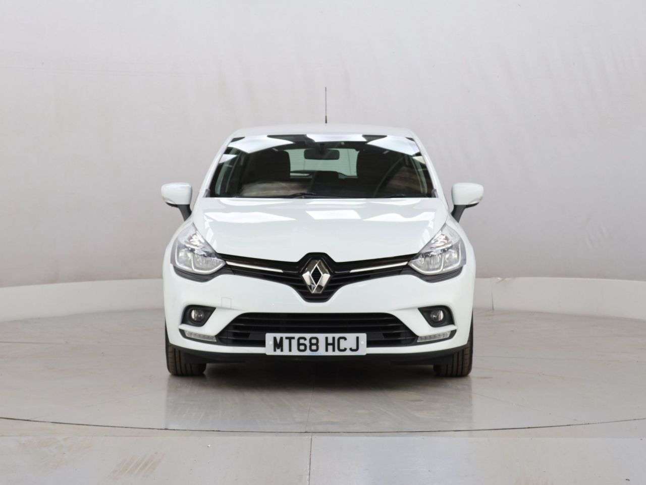 A 2018 RENAULT CLIO 0.9 TCe Play Hatchback 5dr Petrol Manual Euro 6 (s/s) (75 ps) A 2018 RENAULT CLIO 0.9 TCe Play Hatchback 5dr Petrol Manual Euro 6 (s/s) (75 ps)