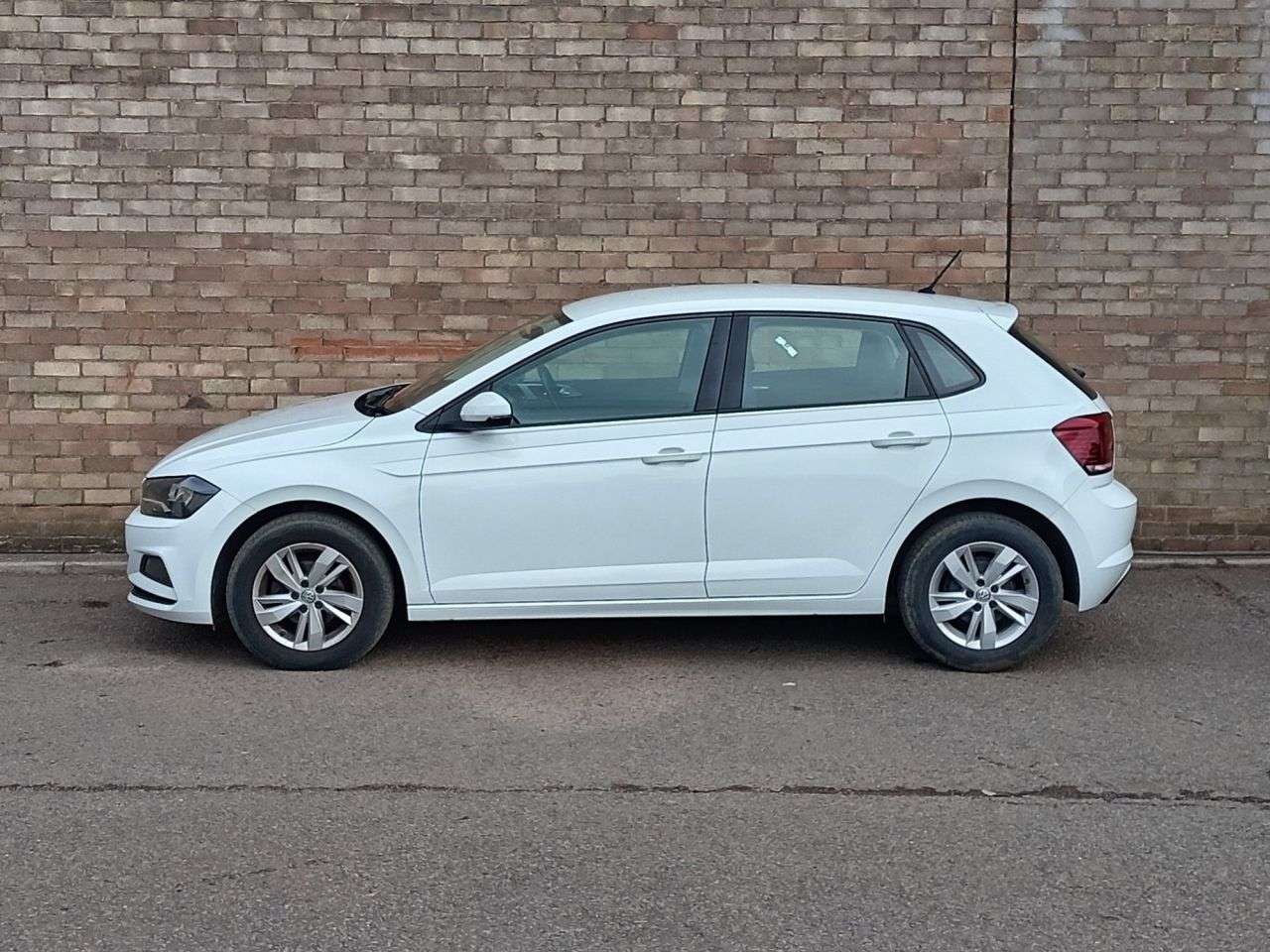 A 2019 VOLKSWAGEN POLO 1.0 TSI GPF SE Hatchback 5dr Petrol Manual Euro 6 (s/s) (95 ps) A 2019 VOLKSWAGEN POLO 1.0 TSI GPF SE Hatchback 5dr Petrol Manual Euro 6 (s/s) (95 ps)