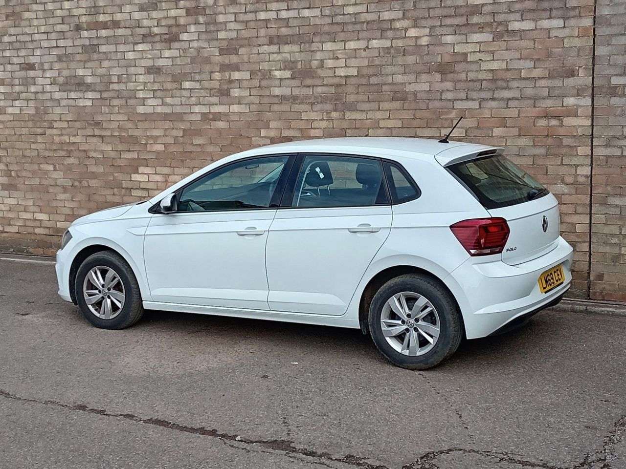 A 2019 VOLKSWAGEN POLO 1.0 TSI GPF SE Hatchback 5dr Petrol Manual Euro 6 (s/s) (95 ps) A 2019 VOLKSWAGEN POLO 1.0 TSI GPF SE Hatchback 5dr Petrol Manual Euro 6 (s/s) (95 ps)
