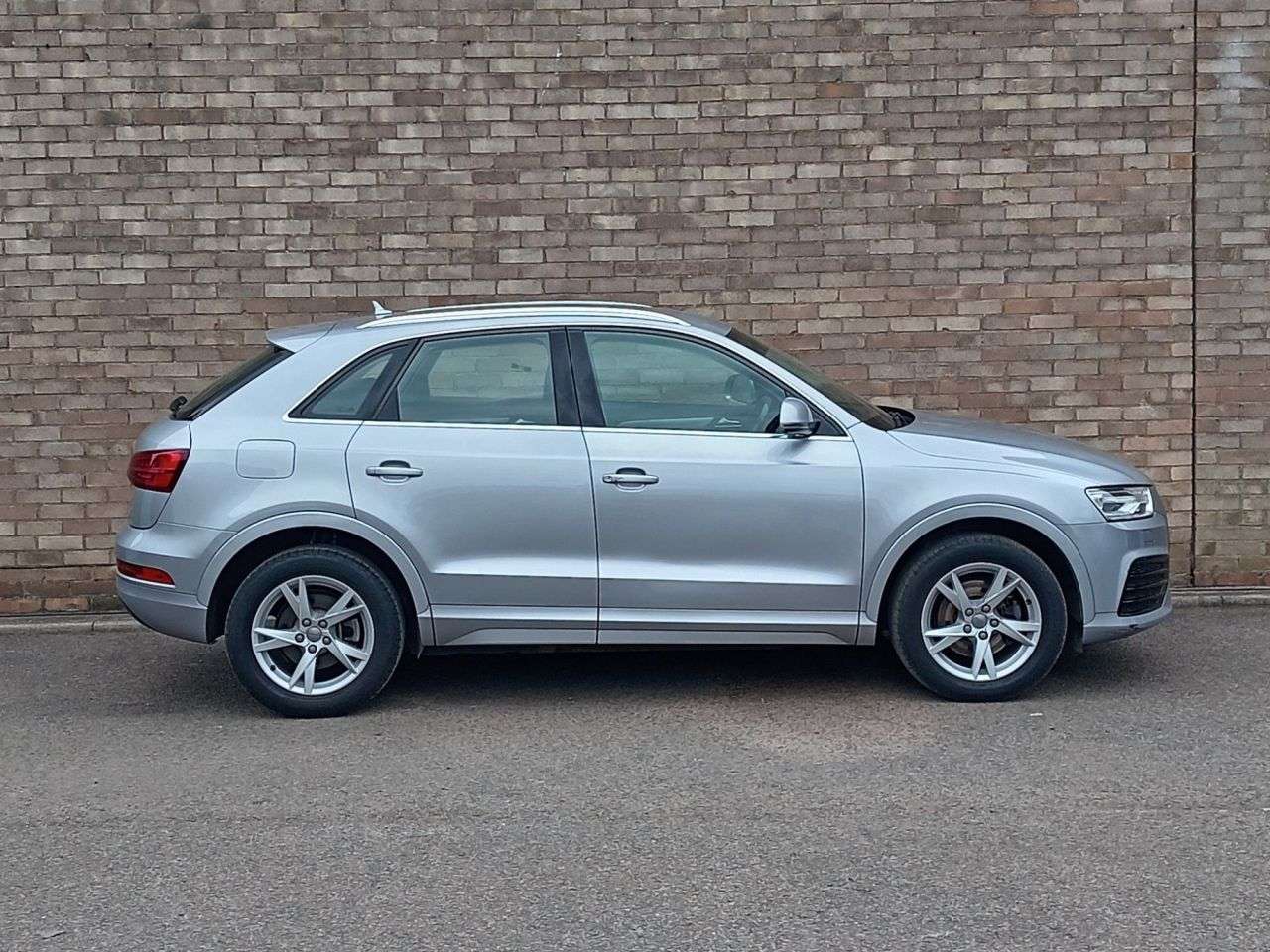 A 2018 AUDI Q3 1.4 TFSI CoD Sport SUV 5dr Petrol Manual Euro 6 (s/s) (150 ps) A 2018 AUDI Q3 1.4 TFSI CoD Sport SUV 5dr Petrol Manual Euro 6 (s/s) (150 ps)