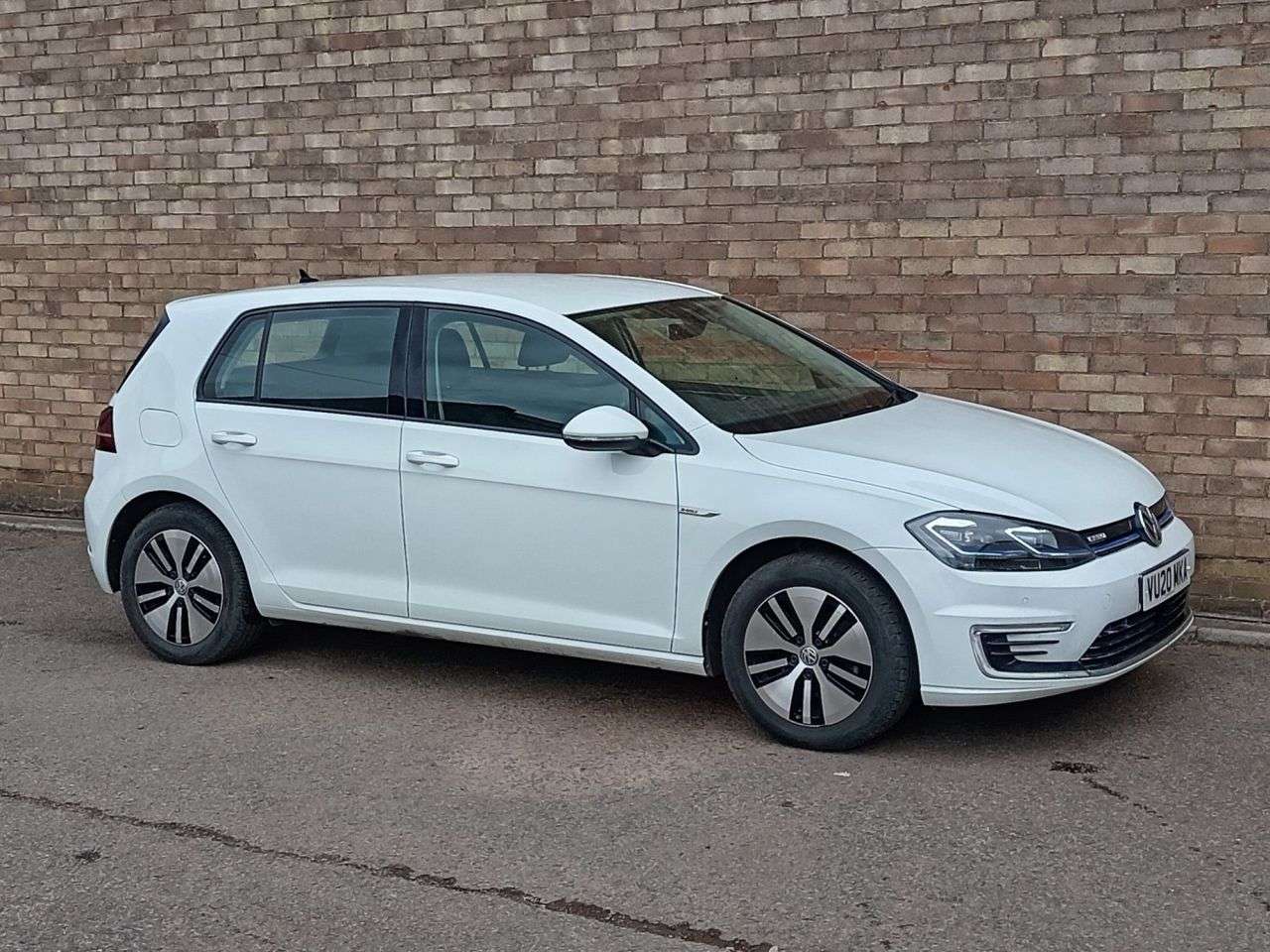 A 2020 VOLKSWAGEN E-GOLF 35.8kWh e-Golf Hatchback 5dr Electric Auto (136 ps) A 2020 VOLKSWAGEN E-GOLF 35.8kWh e-Golf Hatchback 5dr Electric Auto (136 ps)