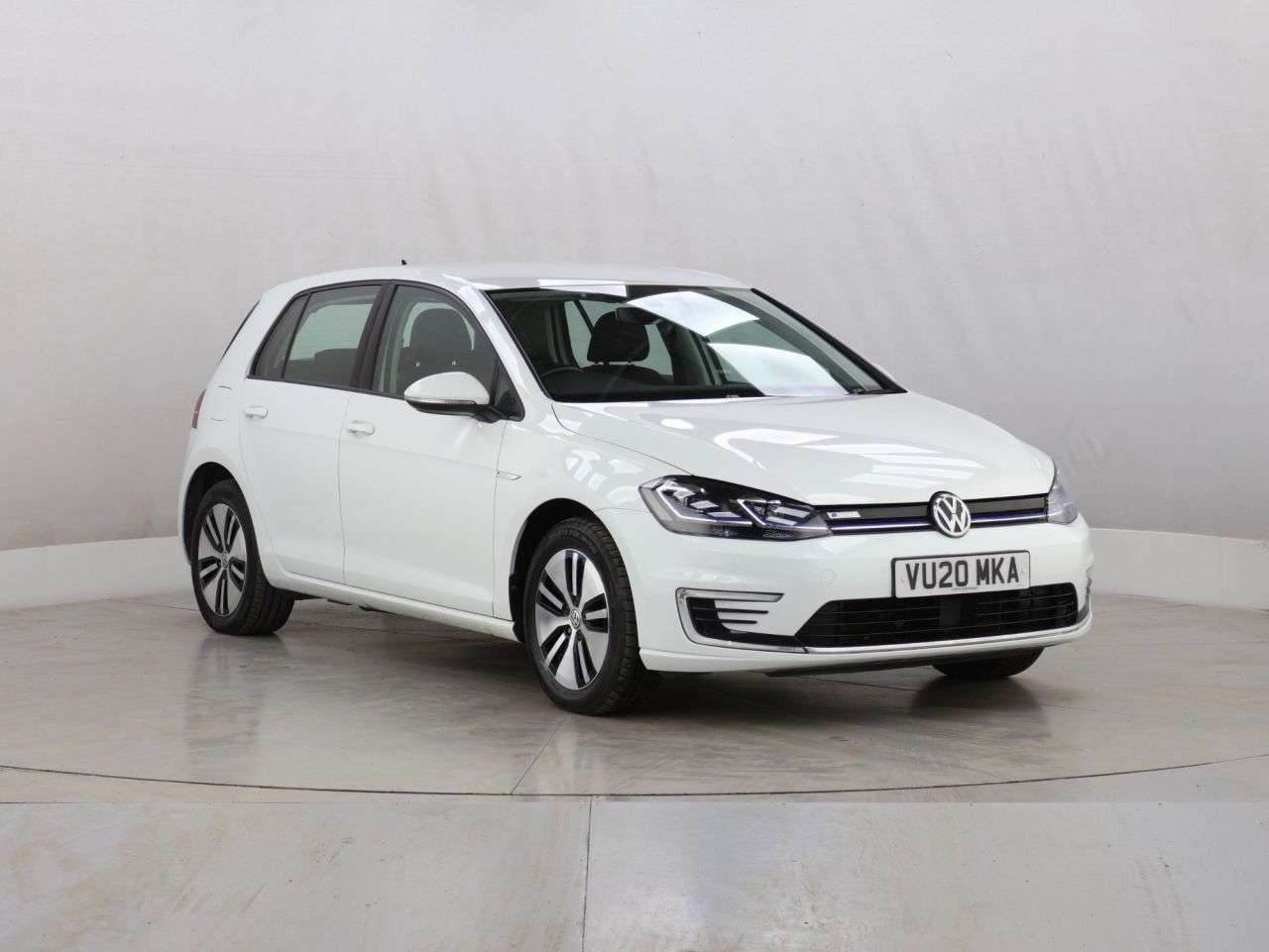 A 2020 VOLKSWAGEN E-GOLF 35.8kWh e-Golf Hatchback 5dr Electric Auto (136 ps) A 2020 VOLKSWAGEN E-GOLF 35.8kWh e-Golf Hatchback 5dr Electric Auto (136 ps)
