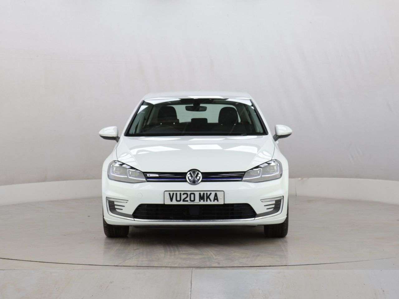 A 2020 VOLKSWAGEN E-GOLF 35.8kWh e-Golf Hatchback 5dr Electric Auto (136 ps) A 2020 VOLKSWAGEN E-GOLF 35.8kWh e-Golf Hatchback 5dr Electric Auto (136 ps)