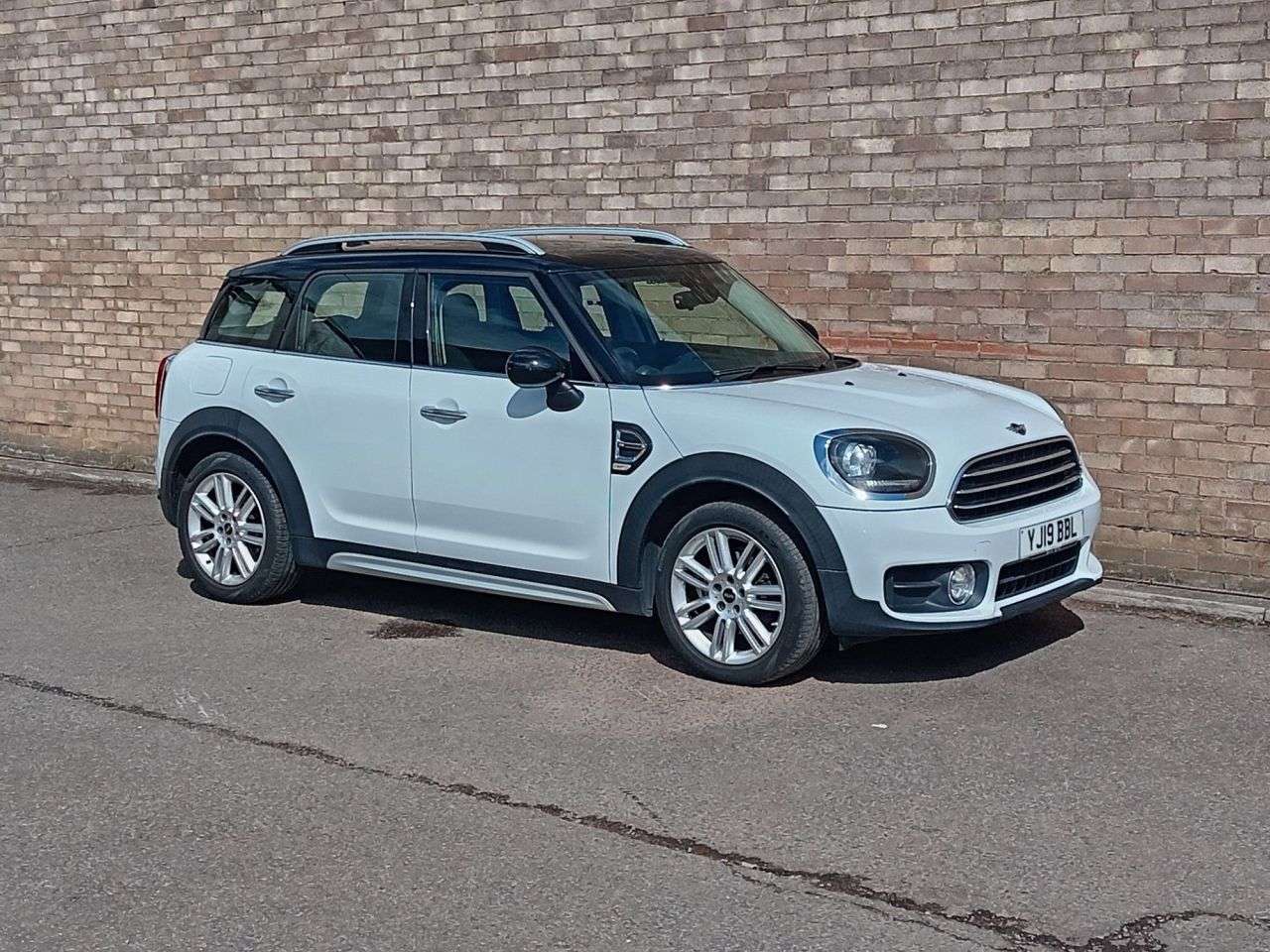 A 2019 MINI COUNTRYMAN 1.5 Cooper Exclusive SUV 5dr Petrol Manual Euro 6 (s/s) (136 ps) A 2019 MINI COUNTRYMAN 1.5 Cooper Exclusive SUV 5dr Petrol Manual Euro 6 (s/s) (136 ps)