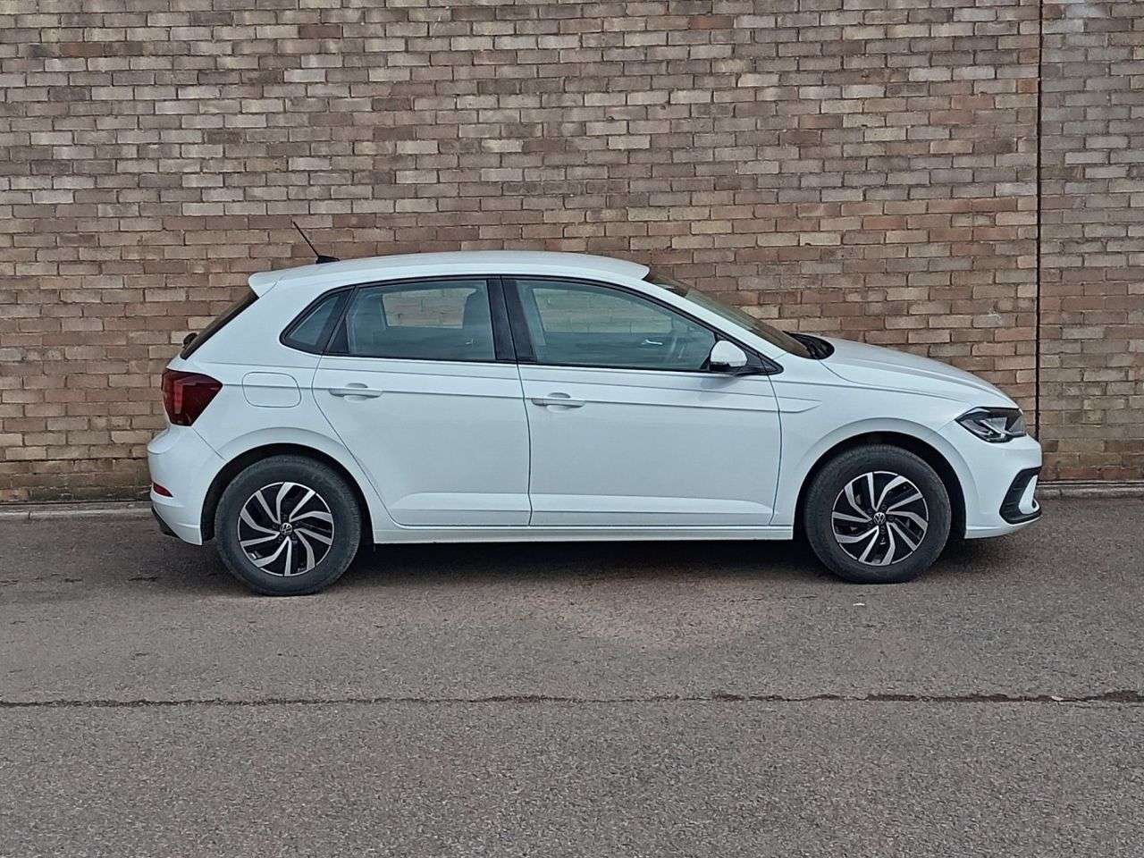 A 2023 VOLKSWAGEN POLO 1.0 EVO Life Hatchback 5dr Petrol Manual Euro 6 (s/s) (80 ps) A 2023 VOLKSWAGEN POLO 1.0 EVO Life Hatchback 5dr Petrol Manual Euro 6 (s/s) (80 ps)
