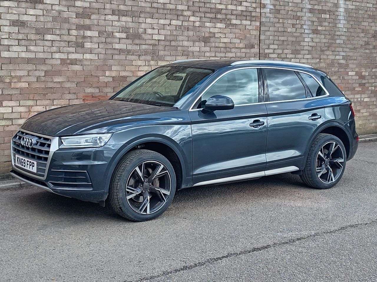A 2019 AUDI Q5 2.0 TDI 40 Sport SUV 5dr Diesel S Tronic quattro Euro 6 (s/s) (190 ps) A 2019 AUDI Q5 2.0 TDI 40 Sport SUV 5dr Diesel S Tronic quattro Euro 6 (s/s) (190 ps)