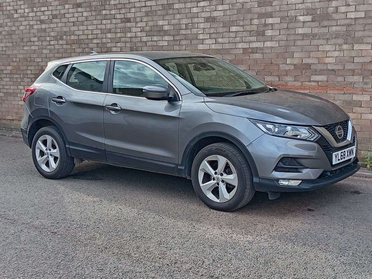 A 2019 NISSAN QASHQAI 1.3 DIG-T Acenta Premium SUV 5dr Petrol Manual Euro 6 (s/s) (140 ps) A 2019 NISSAN QASHQAI 1.3 DIG-T Acenta Premium SUV 5dr Petrol Manual Euro 6 (s/s) (140 ps)