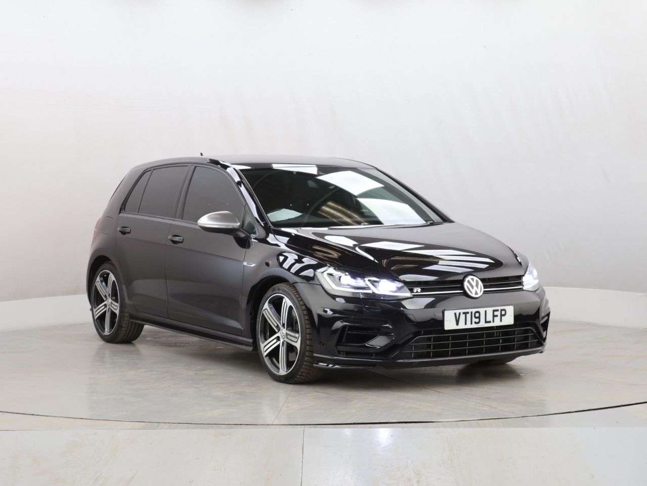 A 2019 VOLKSWAGEN GOLF 2.0 TSI R Hatchback 5dr Petrol DSG 4Motion Euro 6 (s/s) (300 ps) A 2019 VOLKSWAGEN GOLF 2.0 TSI R Hatchback 5dr Petrol DSG 4Motion Euro 6 (s/s) (300 ps)
