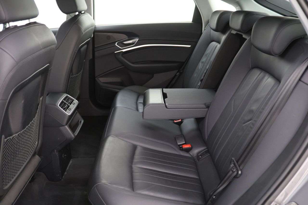 2022 AUDI E-TRON 2022 AUDI E-TRON