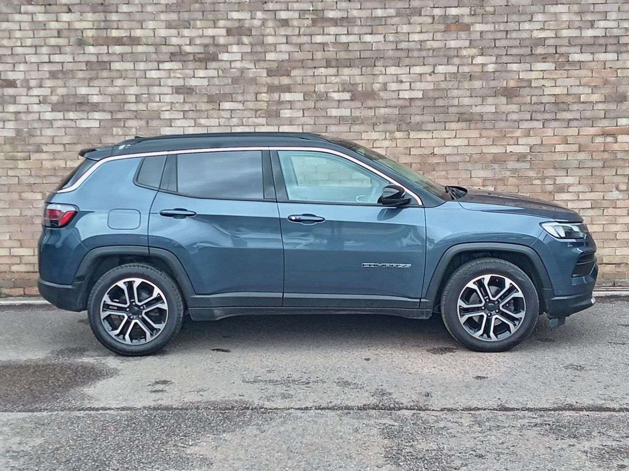 A 2022 JEEP COMPASS 1.3 GSE T4 Limited SUV 5dr Petrol Manual FWD Euro 6 (s/s) (130 ps) A 2022 JEEP COMPASS 1.3 GSE T4 Limited SUV 5dr Petrol Manual FWD Euro 6 (s/s) (130 ps)