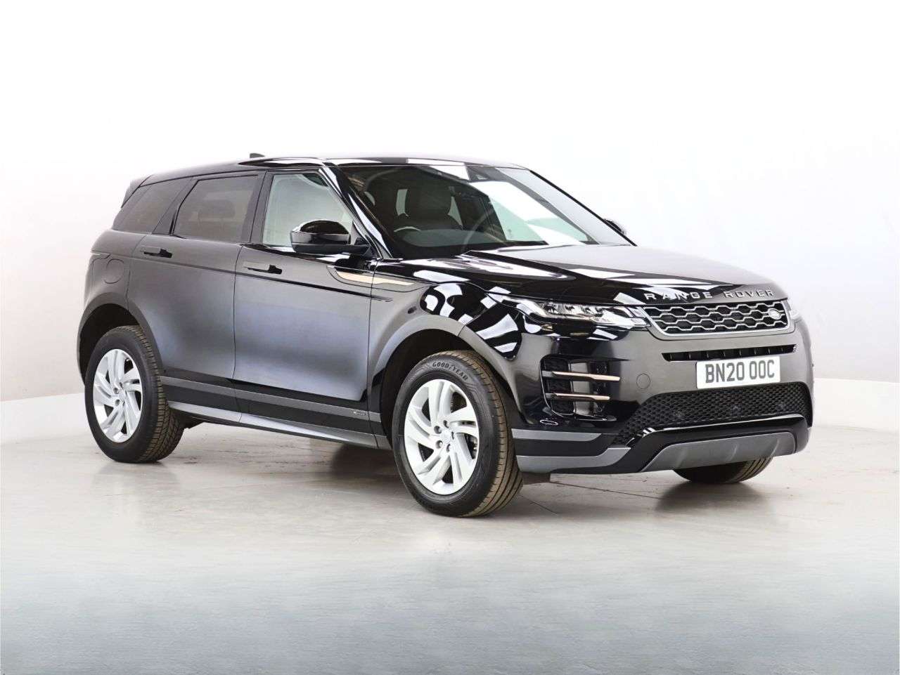 A 2020 LAND ROVER RANGE ROVER EVOQUE 2.0 D180 MHEV R-Dynamic S SUV 5dr Diesel Auto 4WD Euro 6 (s/s) (180 ps) A 2020 LAND ROVER RANGE ROVER EVOQUE 2.0 D180 MHEV R-Dynamic S SUV 5dr Diesel Auto 4WD Euro 6 (s/s) (180 ps)