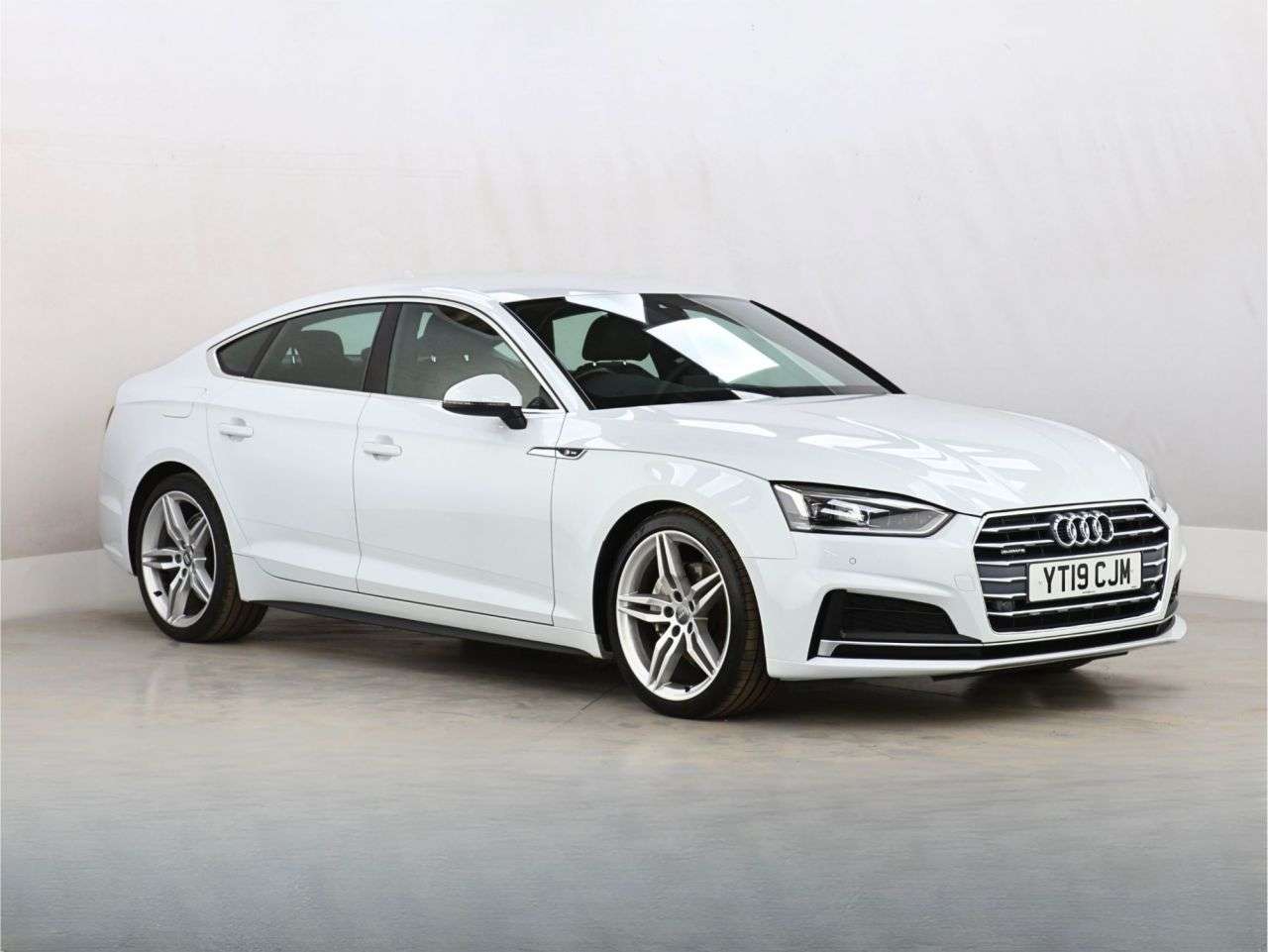 A 2019 AUDI A5 2.0 TDI 40 S line Sportback 5dr Diesel S Tronic quattro Euro 6 (s/s) (190 p A 2019 AUDI A5 2.0 TDI 40 S line Sportback 5dr Diesel S Tronic quattro Euro 6 (s/s) (190 p