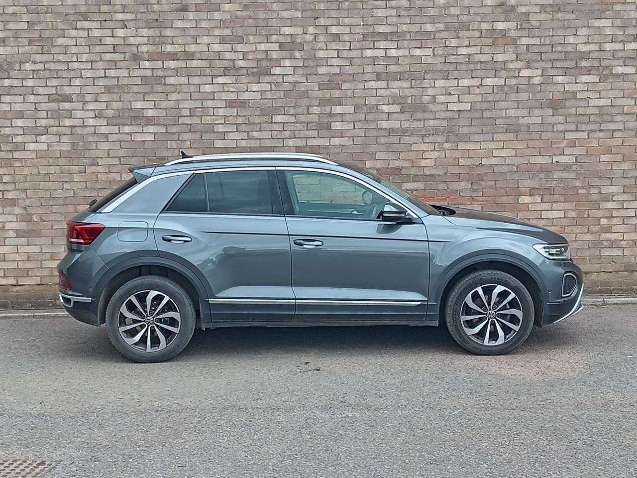 A 2023 VOLKSWAGEN T-ROC 1.5 TSI Style SUV 5dr Petrol Manual Euro 6 (s/s) (150 ps) A 2023 VOLKSWAGEN T-ROC 1.5 TSI Style SUV 5dr Petrol Manual Euro 6 (s/s) (150 ps)