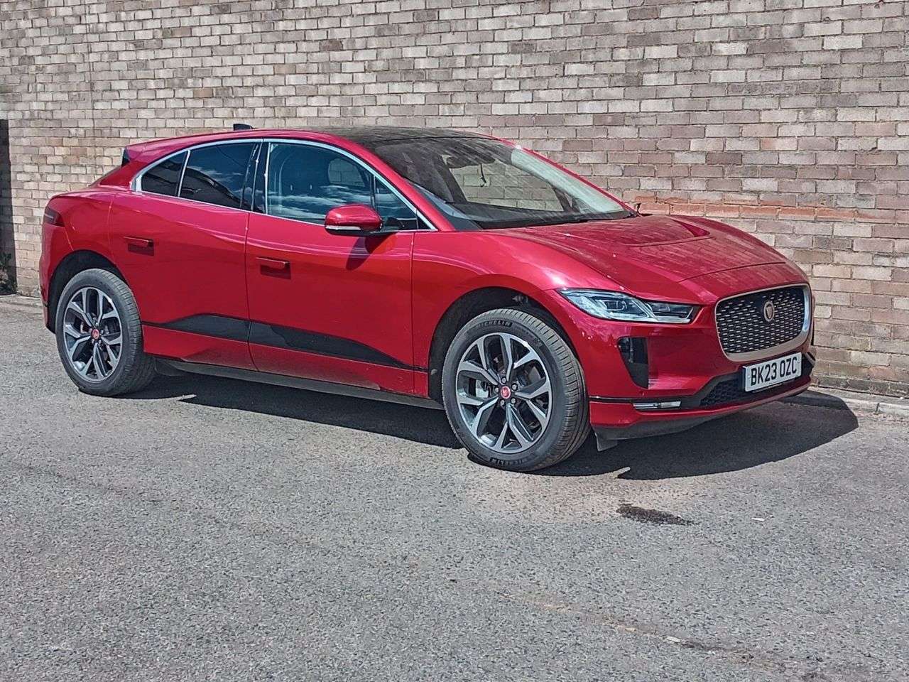 A 2023 JAGUAR I-PACE 400 90kWh HSE SUV 5dr Electric Auto 4WD (400 ps) A 2023 JAGUAR I-PACE 400 90kWh HSE SUV 5dr Electric Auto 4WD (400 ps)