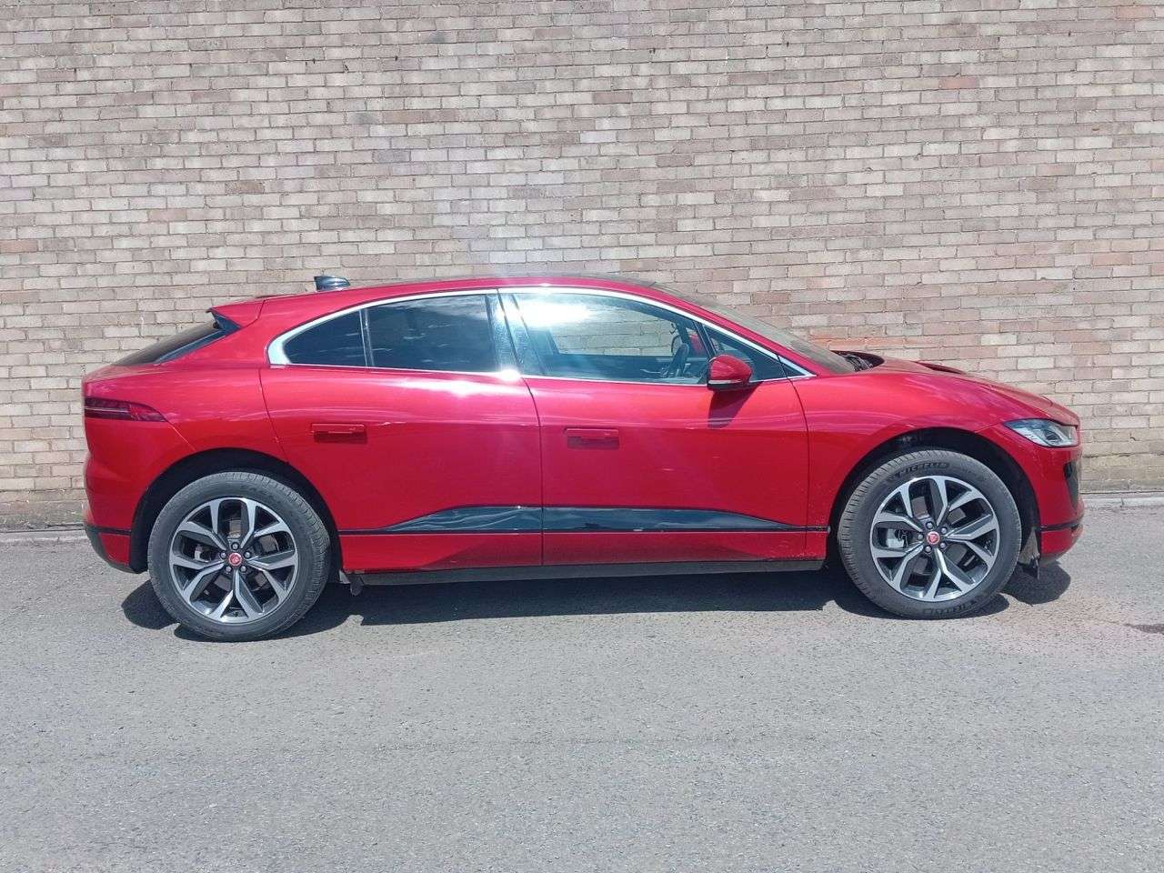 A 2023 JAGUAR I-PACE 400 90kWh HSE SUV 5dr Electric Auto 4WD (400 ps) A 2023 JAGUAR I-PACE 400 90kWh HSE SUV 5dr Electric Auto 4WD (400 ps)