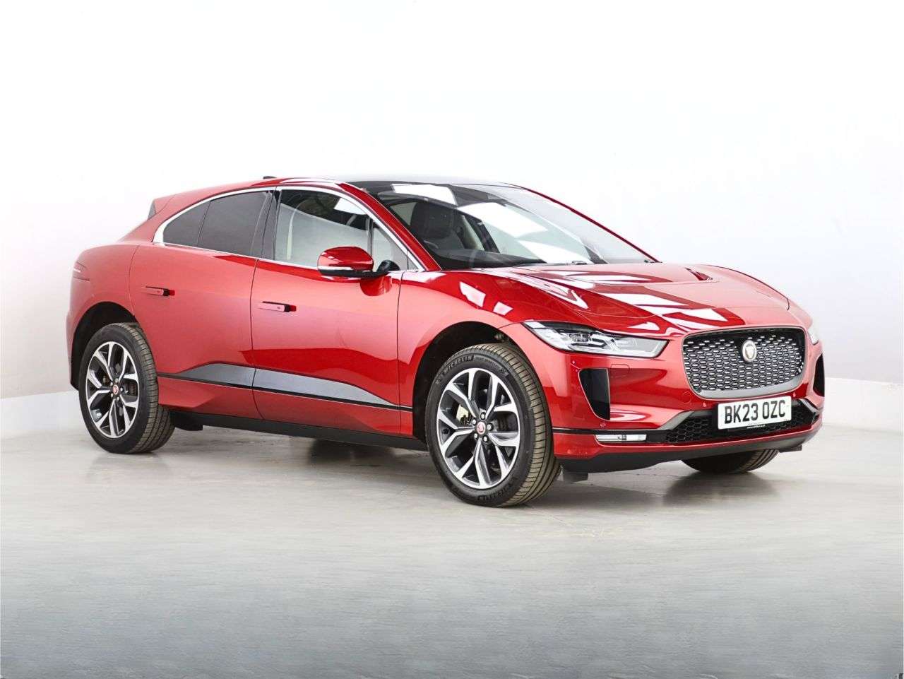 A 2023 JAGUAR I-PACE 400 90kWh HSE SUV 5dr Electric Auto 4WD (400 ps) A 2023 JAGUAR I-PACE 400 90kWh HSE SUV 5dr Electric Auto 4WD (400 ps)