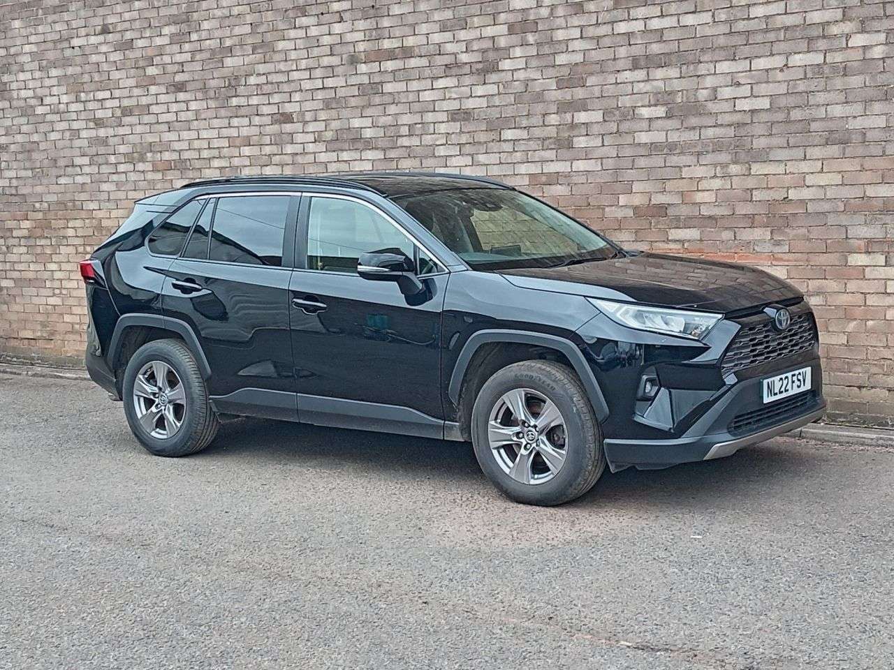 A 2022 TOYOTA RAV4 2.5 VVT-h GPF Icon SUV 5dr Petrol Hybrid CVT Euro 6 (s/s) (218 ps) A 2022 TOYOTA RAV4 2.5 VVT-h GPF Icon SUV 5dr Petrol Hybrid CVT Euro 6 (s/s) (218 ps)