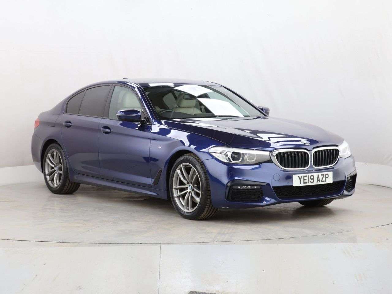 A 2019 BMW 5 SERIES 2.0 520i GPF M Sport Saloon 4dr Petrol Auto Euro 6 (s/s) (184 ps) A 2019 BMW 5 SERIES 2.0 520i GPF M Sport Saloon 4dr Petrol Auto Euro 6 (s/s) (184 ps)