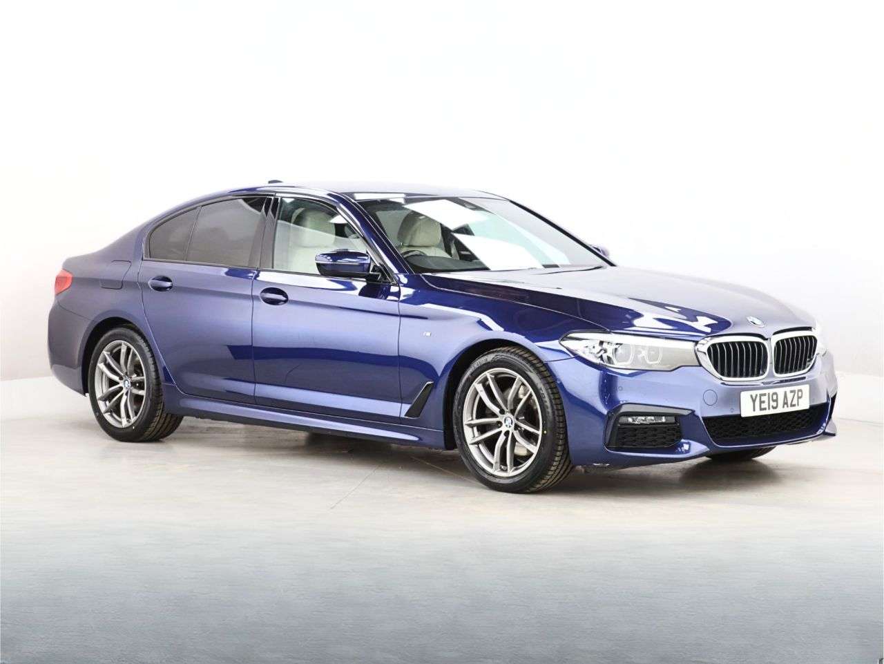A 2019 BMW 5 SERIES 2.0 520i GPF M Sport Saloon 4dr Petrol Auto Euro 6 (s/s) (184 ps) A 2019 BMW 5 SERIES 2.0 520i GPF M Sport Saloon 4dr Petrol Auto Euro 6 (s/s) (184 ps)