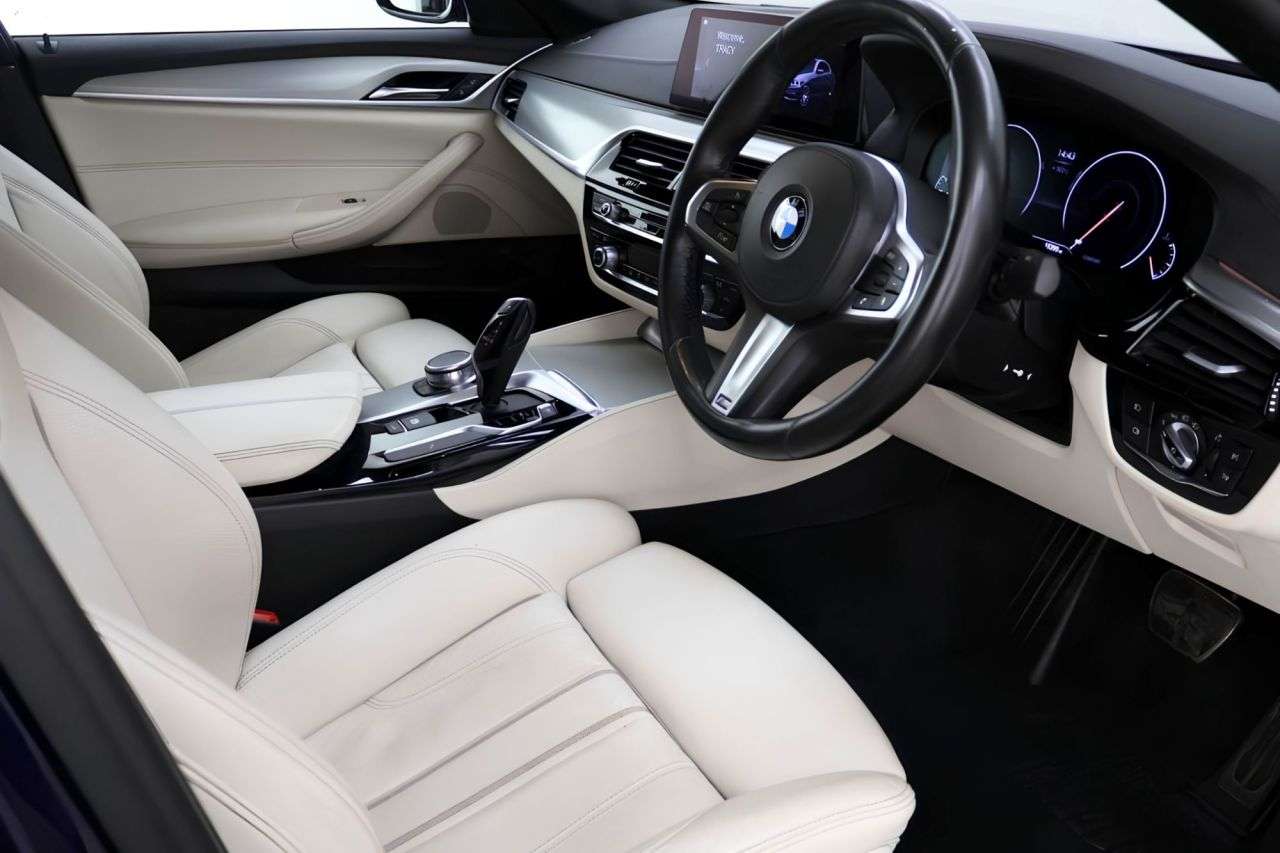 A 2019 BMW 5 SERIES 2.0 520i GPF M Sport Saloon 4dr Petrol Auto Euro 6 (s/s) (184 ps) A 2019 BMW 5 SERIES 2.0 520i GPF M Sport Saloon 4dr Petrol Auto Euro 6 (s/s) (184 ps)