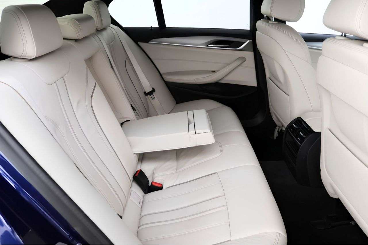 A 2019 BMW 5 SERIES 2.0 520i GPF M Sport Saloon 4dr Petrol Auto Euro 6 (s/s) (184 ps) A 2019 BMW 5 SERIES 2.0 520i GPF M Sport Saloon 4dr Petrol Auto Euro 6 (s/s) (184 ps)
