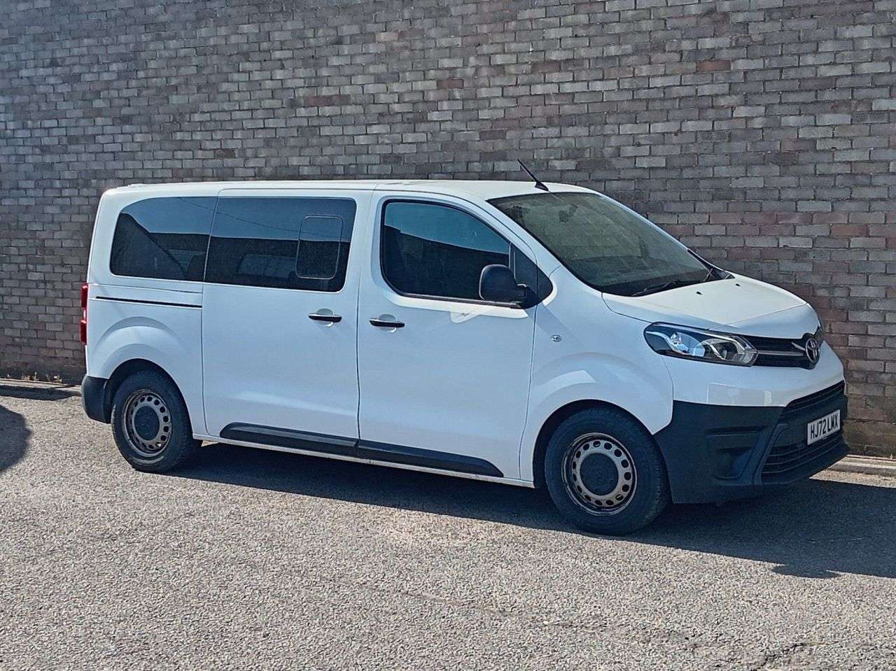 A 2022 TOYOTA PROACE VERSO 1.5D Medium MPV 6dr Diesel Manual MWB Euro 6 (s/s) (9 Seat) (120 ps) A 2022 TOYOTA PROACE VERSO 1.5D Medium MPV 6dr Diesel Manual MWB Euro 6 (s/s) (9 Seat) (120 ps)