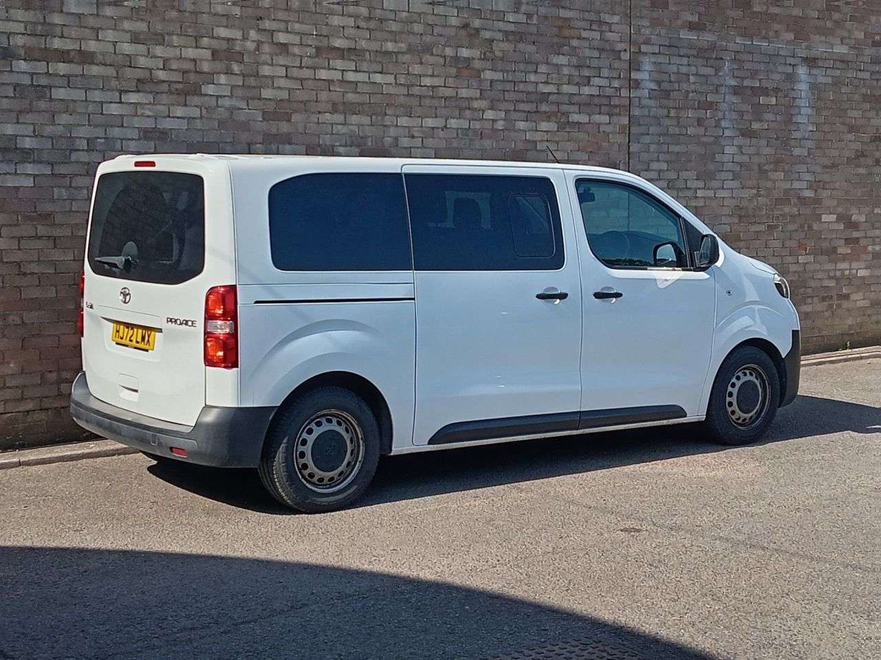 A 2022 TOYOTA PROACE VERSO 1.5D Medium MPV 6dr Diesel Manual MWB Euro 6 (s/s) (9 Seat) (120 ps) A 2022 TOYOTA PROACE VERSO 1.5D Medium MPV 6dr Diesel Manual MWB Euro 6 (s/s) (9 Seat) (120 ps)