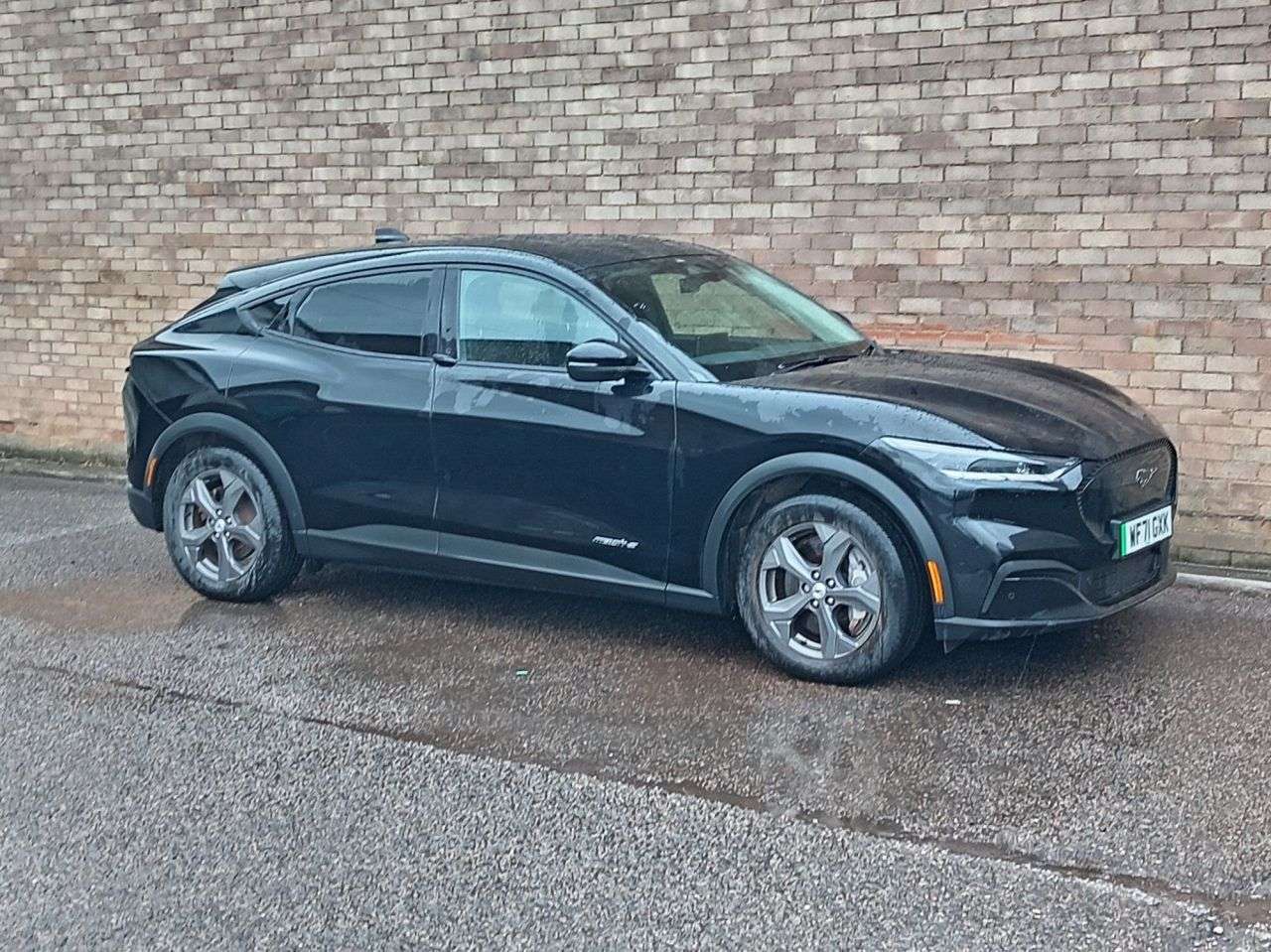 A 2021 FORD MUSTANG MACH-E Standard Range 70kWh SUV 5dr Electric Automatic (269 ps) A 2021 FORD MUSTANG MACH-E Standard Range 70kWh SUV 5dr Electric Automatic (269 ps)