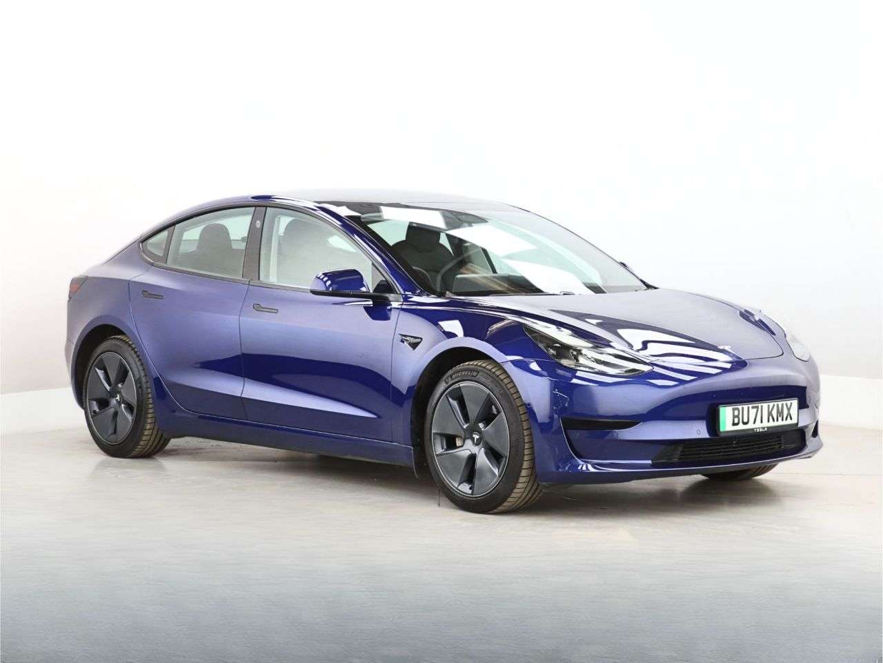 A 2021 TESLA MODEL 3 Standard Range Plus Saloon 4dr Electric Auto RWD (241 bhp) A 2021 TESLA MODEL 3 Standard Range Plus Saloon 4dr Electric Auto RWD (241 bhp)