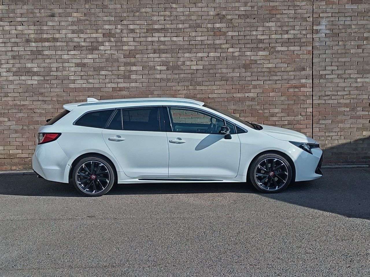 A 2022 TOYOTA COROLLA 2.0 VVT-h GPF GR SPORT Touring Sports 5dr Petrol Hybrid CVT Euro 6 (s/s) (1 A 2022 TOYOTA COROLLA 2.0 VVT-h GPF GR SPORT Touring Sports 5dr Petrol Hybrid CVT Euro 6 (s/s) (1