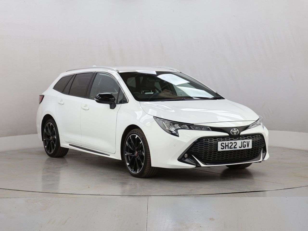 A 2022 TOYOTA COROLLA 2.0 VVT-h GPF GR SPORT Touring Sports 5dr Petrol Hybrid CVT Euro 6 (s/s) (1 A 2022 TOYOTA COROLLA 2.0 VVT-h GPF GR SPORT Touring Sports 5dr Petrol Hybrid CVT Euro 6 (s/s) (1