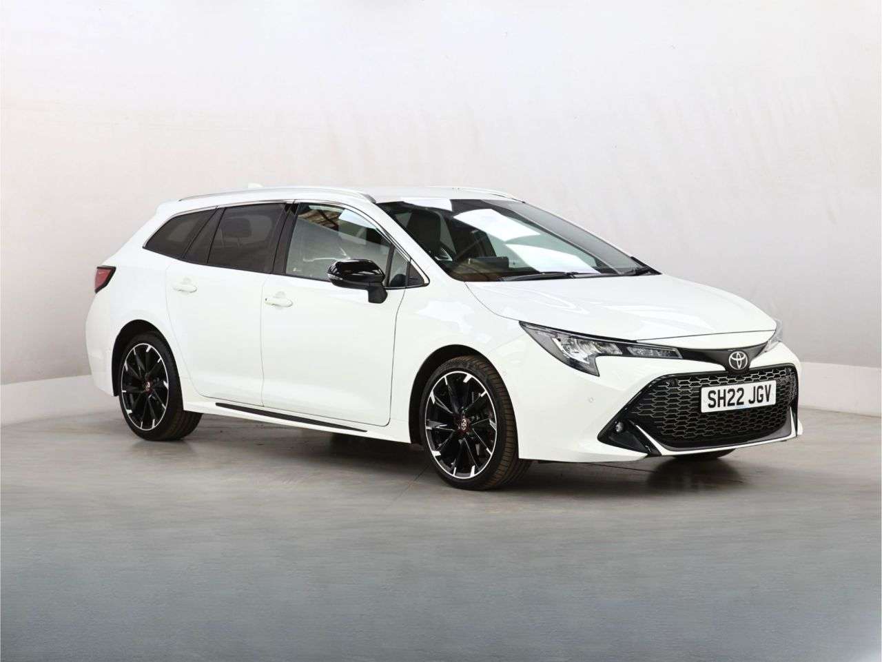 A 2022 TOYOTA COROLLA 2.0 VVT-h GPF GR SPORT Touring Sports 5dr Petrol Hybrid CVT Euro 6 (s/s) (1 A 2022 TOYOTA COROLLA 2.0 VVT-h GPF GR SPORT Touring Sports 5dr Petrol Hybrid CVT Euro 6 (s/s) (1