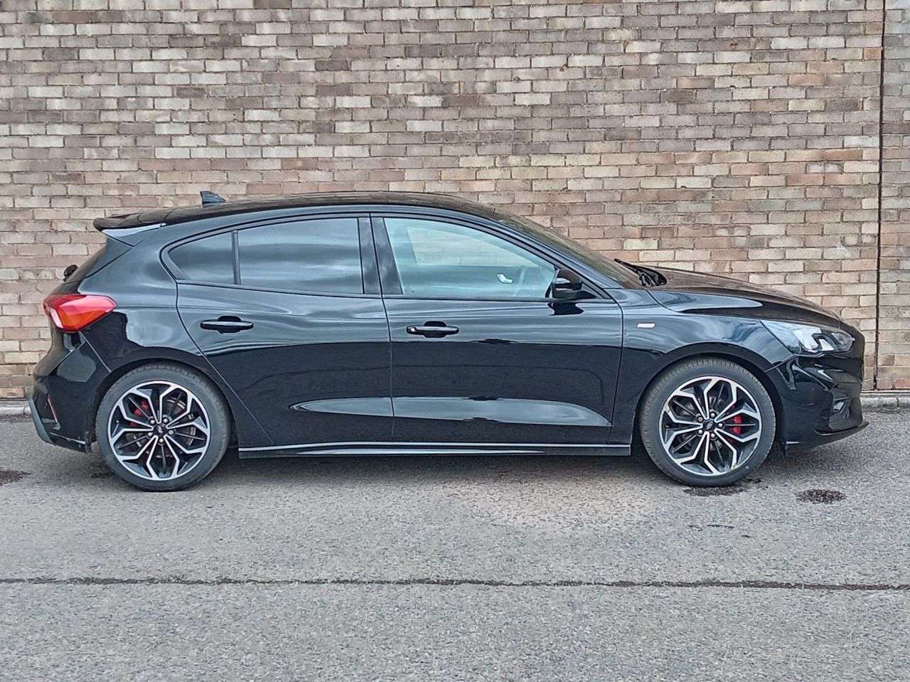 A 2019 FORD FOCUS 1.5T EcoBoost ST-Line X Hatchback 5dr Petrol Manual Euro 6 (s/s) (182 ps) A 2019 FORD FOCUS 1.5T EcoBoost ST-Line X Hatchback 5dr Petrol Manual Euro 6 (s/s) (182 ps)