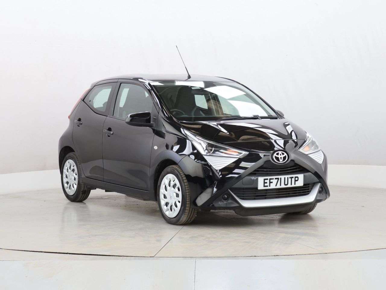 A 2022 TOYOTA AYGO 1.0 VVT-i x-play Hatchback 5dr Petrol Manual Euro 6 (s/s) (71 ps) A 2022 TOYOTA AYGO 1.0 VVT-i x-play Hatchback 5dr Petrol Manual Euro 6 (s/s) (71 ps)