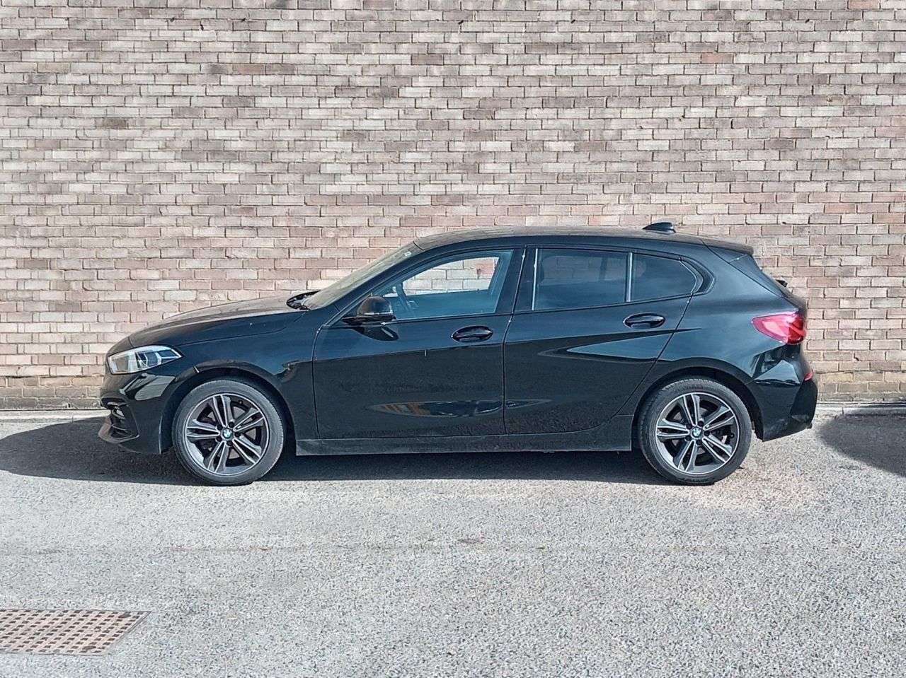A 2023 BMW 1 SERIES 1.5 118i Sport (LCP) Hatchback 5dr Petrol DCT Euro 6 (s/s) (136 ps) A 2023 BMW 1 SERIES 1.5 118i Sport (LCP) Hatchback 5dr Petrol DCT Euro 6 (s/s) (136 ps)