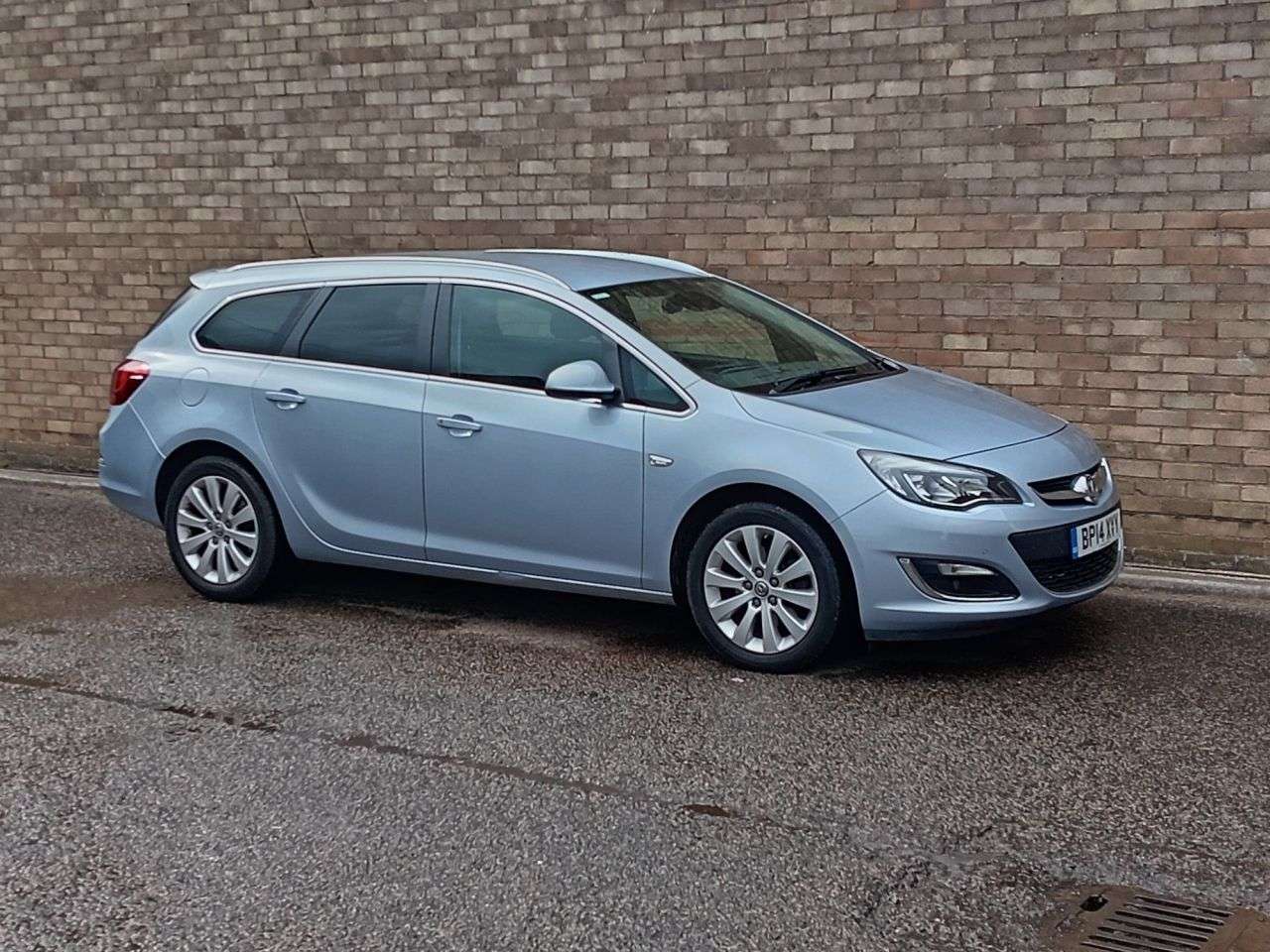A 2014 VAUXHALL ASTRA 2.0 CDTi Elite Sports Tourer 5dr Diesel Manual Euro 5 (s/s) (165 ps) A 2014 VAUXHALL ASTRA 2.0 CDTi Elite Sports Tourer 5dr Diesel Manual Euro 5 (s/s) (165 ps)