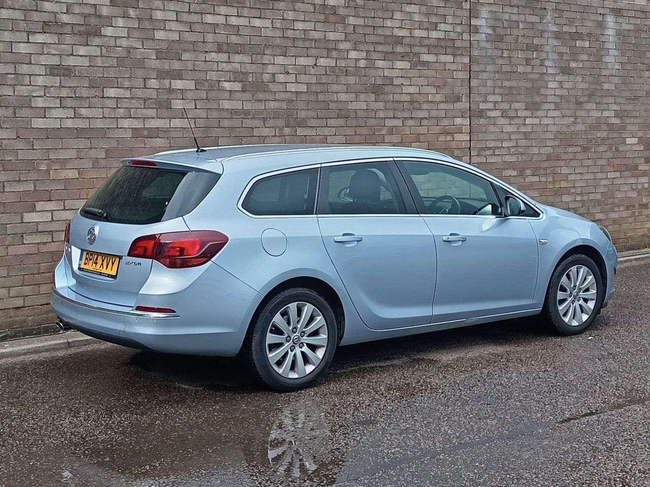 A 2014 VAUXHALL ASTRA 2.0 CDTi Elite Sports Tourer 5dr Diesel Manual Euro 5 (s/s) (165 ps) A 2014 VAUXHALL ASTRA 2.0 CDTi Elite Sports Tourer 5dr Diesel Manual Euro 5 (s/s) (165 ps)