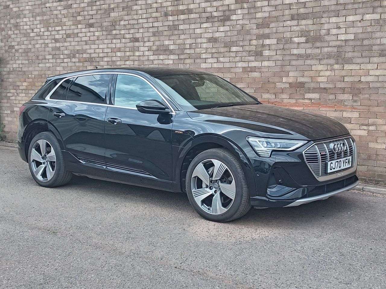 A 2020 AUDI E-TRON 50 S line SUV 5dr Electric Auto quattro 71.2kWh (313 ps) A 2020 AUDI E-TRON 50 S line SUV 5dr Electric Auto quattro 71.2kWh (313 ps)