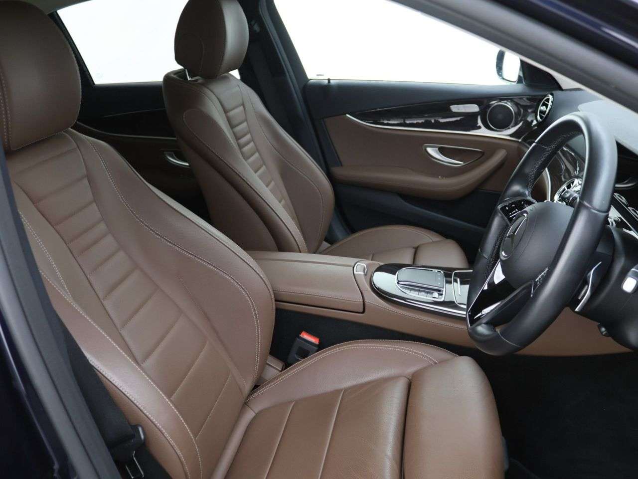 A 2022 MERCEDES-BENZ E CLASS 2.0 E300e 13.5kWh AMG Line Edition Saloon 4dr Petrol Plug-in Hybrid G-Troni A 2022 MERCEDES-BENZ E CLASS 2.0 E300e 13.5kWh AMG Line Edition Saloon 4dr Petrol Plug-in Hybrid G-Troni