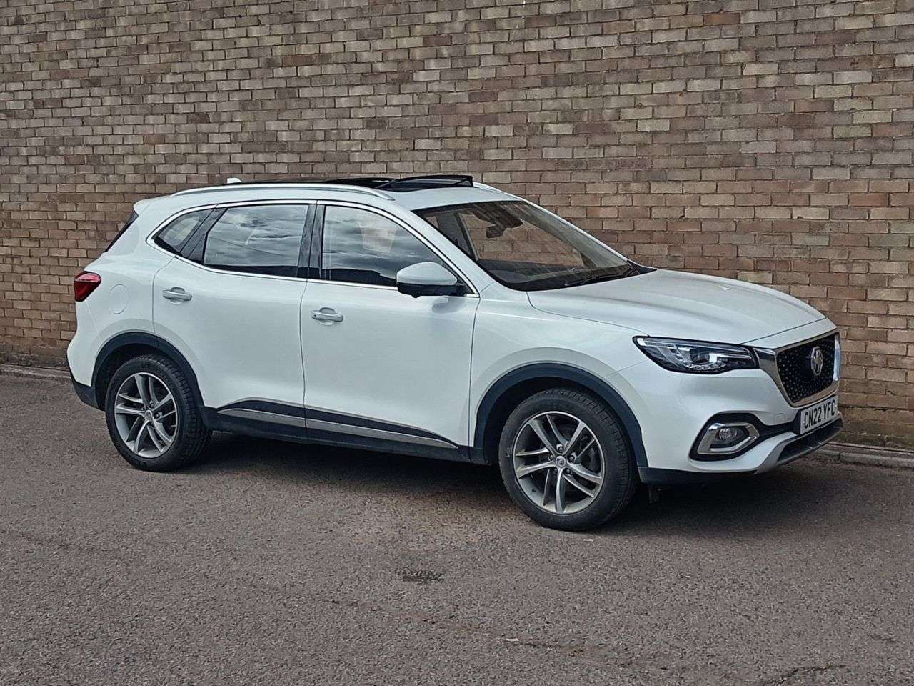 A 2022 MG MG HS 1.5 T-GDI 16.6kWh Exclusive SUV 5dr Petrol Plug-in Hybrid Auto Euro 6 (s/s) A 2022 MG MG HS 1.5 T-GDI 16.6kWh Exclusive SUV 5dr Petrol Plug-in Hybrid Auto Euro 6 (s/s)
