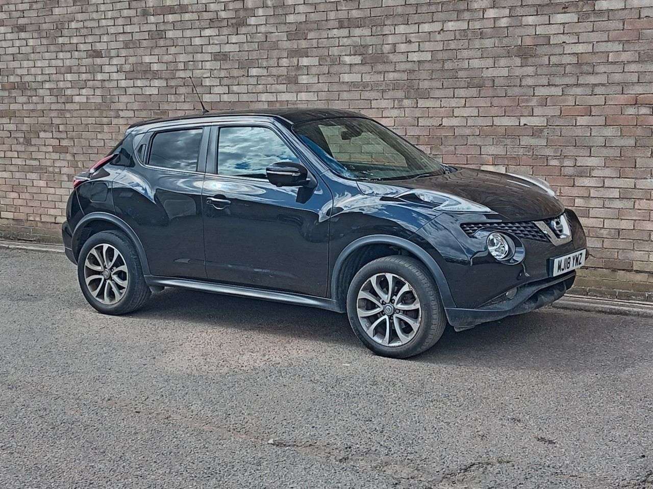 A 2018 NISSAN JUKE 1.6 Tekna SUV 5dr Petrol XTRON Euro 6 (117 ps) A 2018 NISSAN JUKE 1.6 Tekna SUV 5dr Petrol XTRON Euro 6 (117 ps)