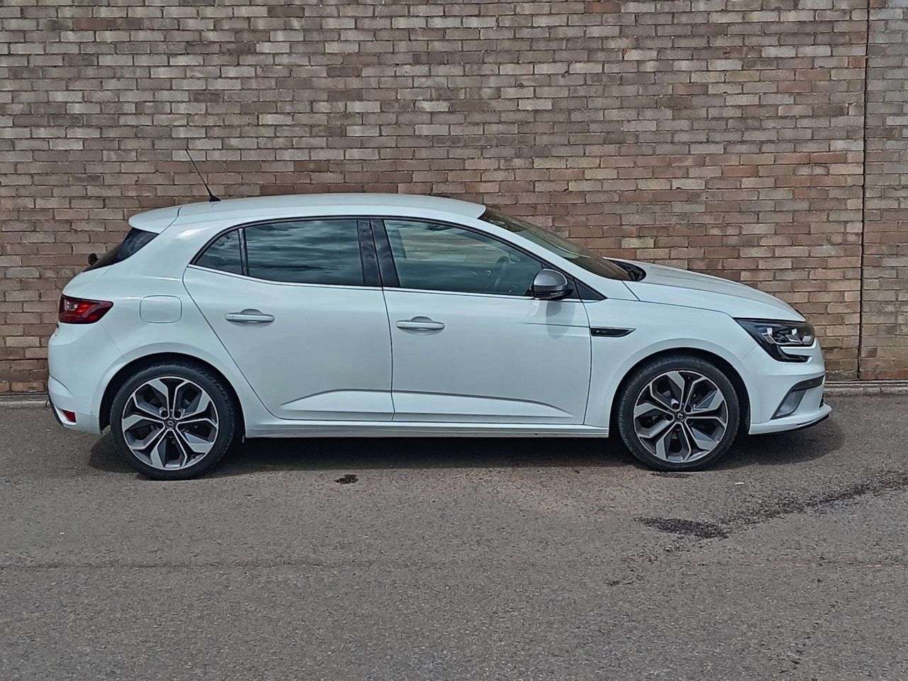 A 2019 RENAULT MEGANE 1.3 TCe GT Line Hatchback 5dr Petrol Manual Euro 6 (s/s) (140 ps) A 2019 RENAULT MEGANE 1.3 TCe GT Line Hatchback 5dr Petrol Manual Euro 6 (s/s) (140 ps)