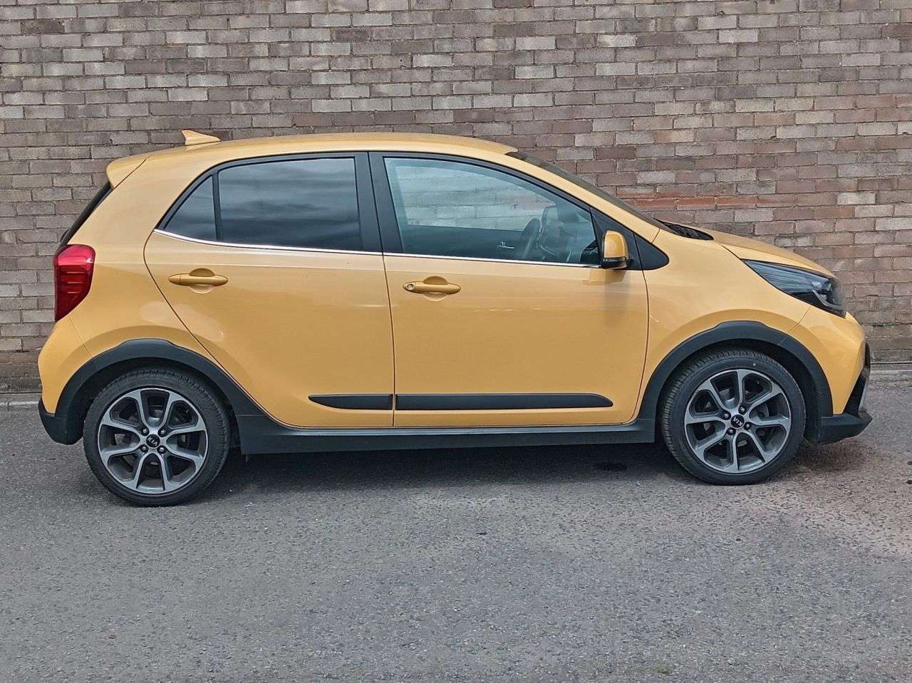 A 2021 KIA PICANTO 1.0 DPi X-Line Hatchback 5dr Petrol Manual Euro 6 (s/s) (66 bhp) A 2021 KIA PICANTO 1.0 DPi X-Line Hatchback 5dr Petrol Manual Euro 6 (s/s) (66 bhp)