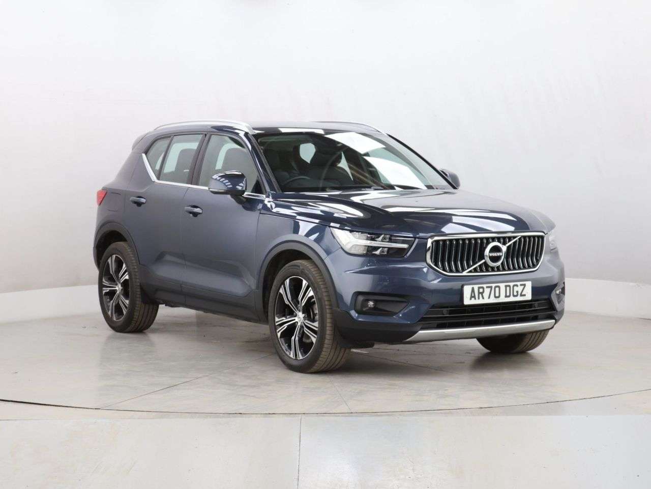 A 2021 VOLVO XC40 2.0 B4 MHEV Inscription Pro SUV 5dr Petrol Hybrid Auto Euro 6 (s/s) (197 ps A 2021 VOLVO XC40 2.0 B4 MHEV Inscription Pro SUV 5dr Petrol Hybrid Auto Euro 6 (s/s) (197 ps
