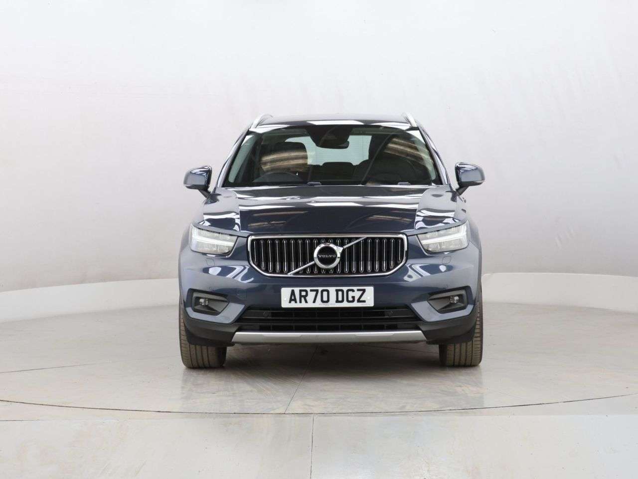 A 2021 VOLVO XC40 2.0 B4 MHEV Inscription Pro SUV 5dr Petrol Hybrid Auto Euro 6 (s/s) (197 ps A 2021 VOLVO XC40 2.0 B4 MHEV Inscription Pro SUV 5dr Petrol Hybrid Auto Euro 6 (s/s) (197 ps