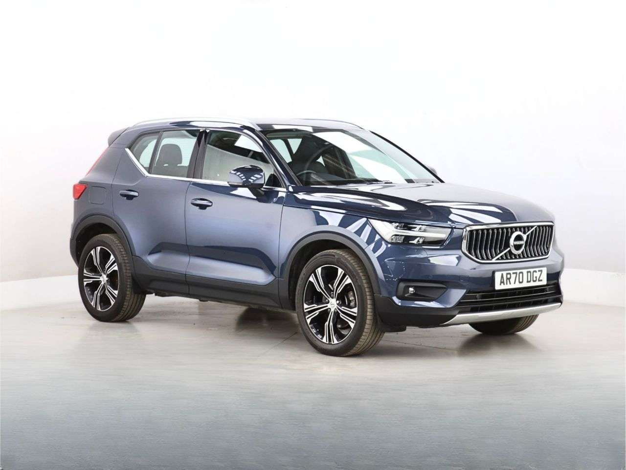 A 2021 VOLVO XC40 2.0 B4 MHEV Inscription Pro SUV 5dr Petrol Hybrid Auto Euro 6 (s/s) (197 ps A 2021 VOLVO XC40 2.0 B4 MHEV Inscription Pro SUV 5dr Petrol Hybrid Auto Euro 6 (s/s) (197 ps