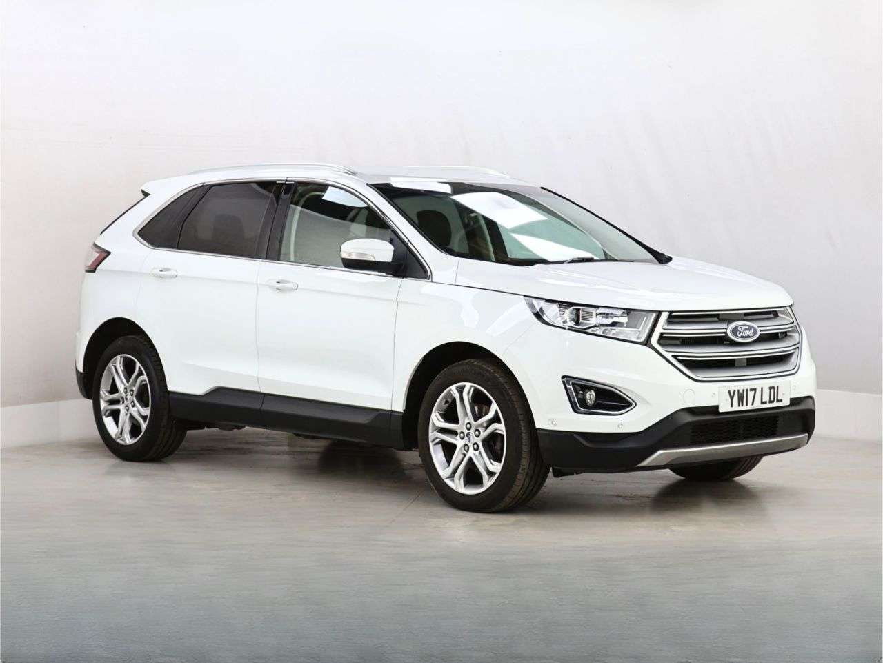 A 2017 FORD EDGE 2.0 TDCi Titanium SUV 5dr Diesel Manual AWD Euro 6 (s/s) (180 ps) A 2017 FORD EDGE 2.0 TDCi Titanium SUV 5dr Diesel Manual AWD Euro 6 (s/s) (180 ps)