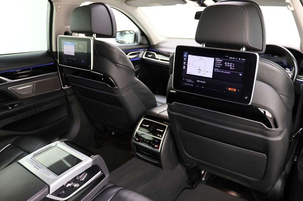 A 2022 BMW 7 SERIES 3.0 745Le 12kWh Saloon 4dr Petrol Plug-in Hybrid Auto xDrive Euro 6 (s/s) ( A 2022 BMW 7 SERIES 3.0 745Le 12kWh Saloon 4dr Petrol Plug-in Hybrid Auto xDrive Euro 6 (s/s) (