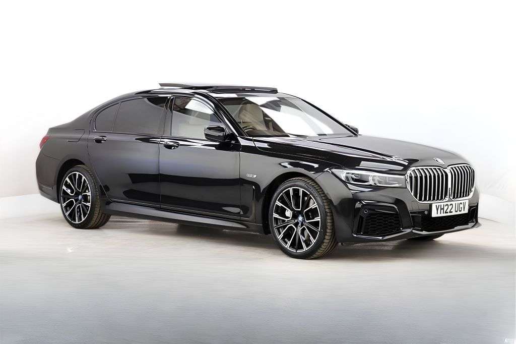 A 2022 BMW 7 SERIES 3.0 745Le 12kWh M Sport Saloon 4dr Petrol Plug-in Hybrid Auto xDrive Euro 6 A 2022 BMW 7 SERIES 3.0 745Le 12kWh M Sport Saloon 4dr Petrol Plug-in Hybrid Auto xDrive Euro 6