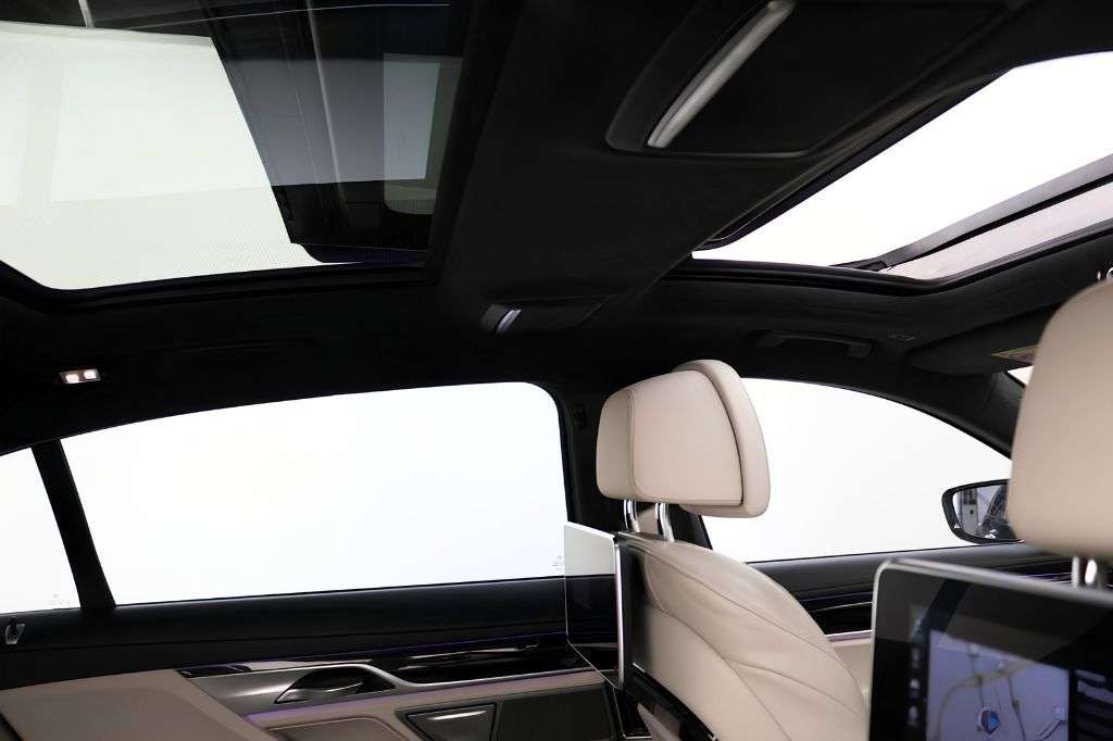 A 2022 BMW 7 SERIES 3.0 745Le 12kWh M Sport Saloon 4dr Petrol Plug-in Hybrid Auto xDrive Euro 6 A 2022 BMW 7 SERIES 3.0 745Le 12kWh M Sport Saloon 4dr Petrol Plug-in Hybrid Auto xDrive Euro 6